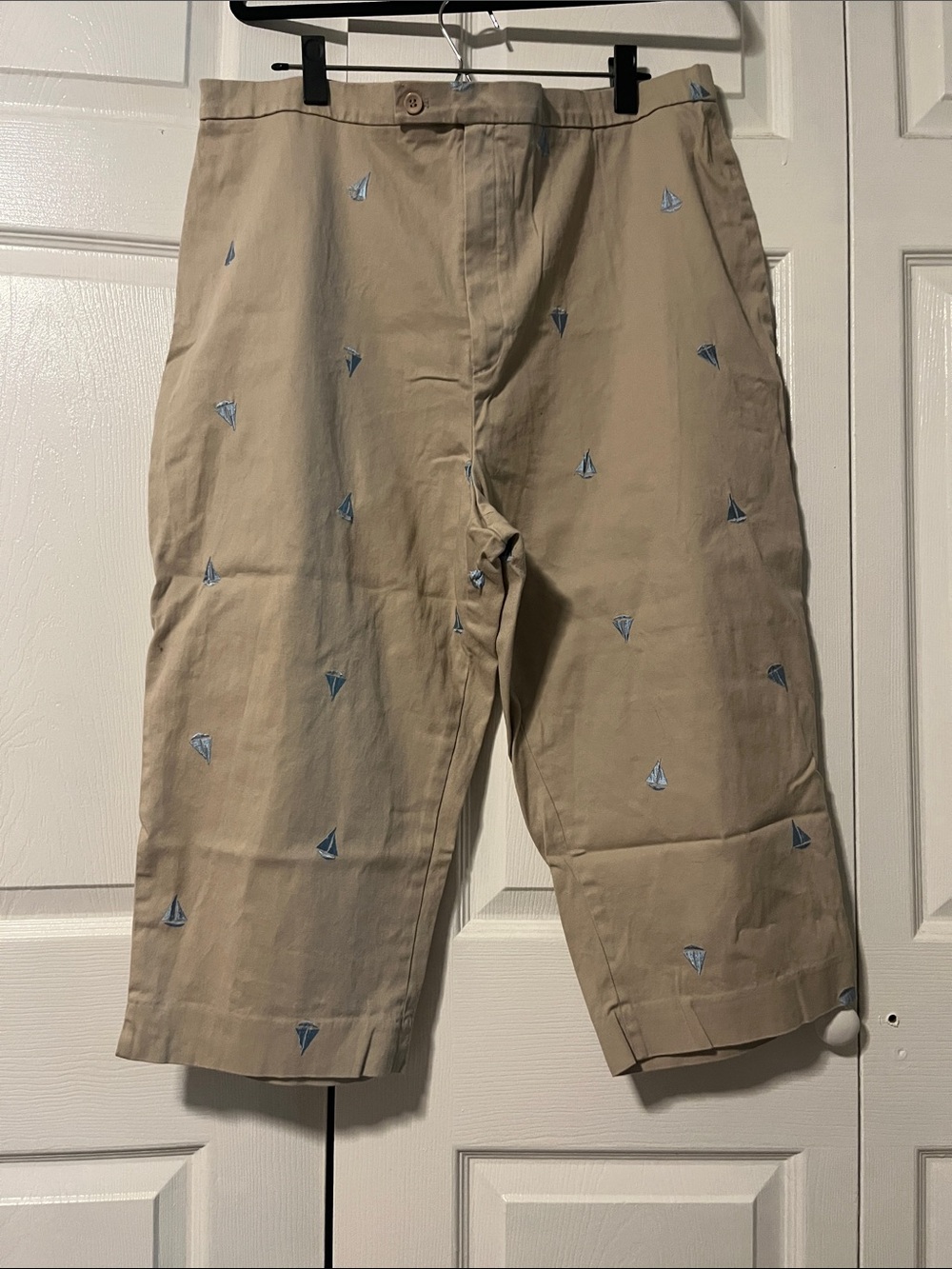 Briggs New York Beige Capris with Blue Sailboat Embroidery